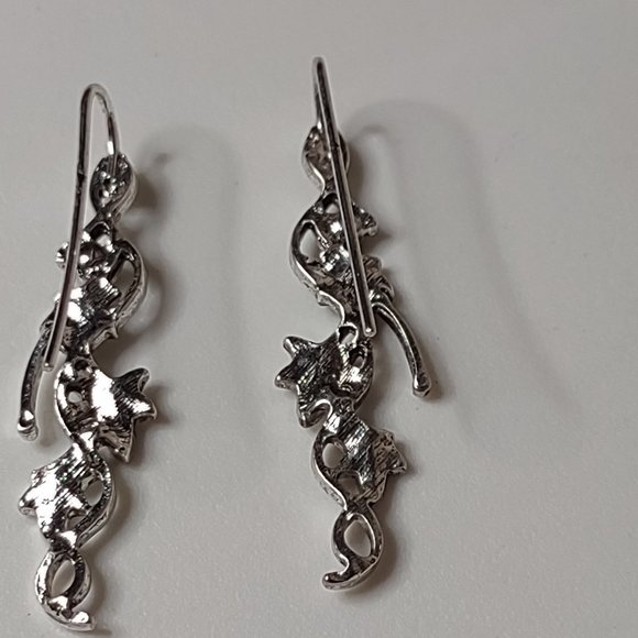 Long Silver Tone Leaf Earrings With Green Stone - Picture 11 of 14
